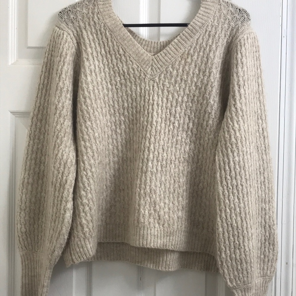 Hippie Rose Knit Sweater Size L Only wore once Good condition